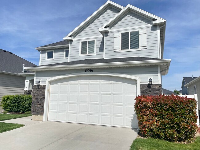 Building Photo - Great Home Now Available!