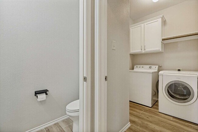 Building Photo - Modern Suburban Retreat in the Heart of McKinney