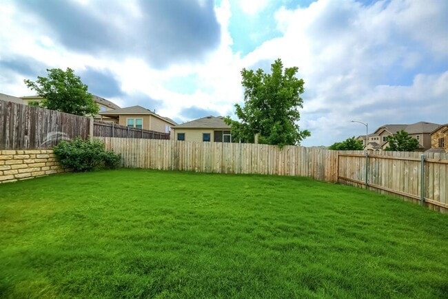 Building Photo - 10001 Pinnacle Crest Loop