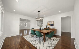 Building Photo - 1975 Gladstone St