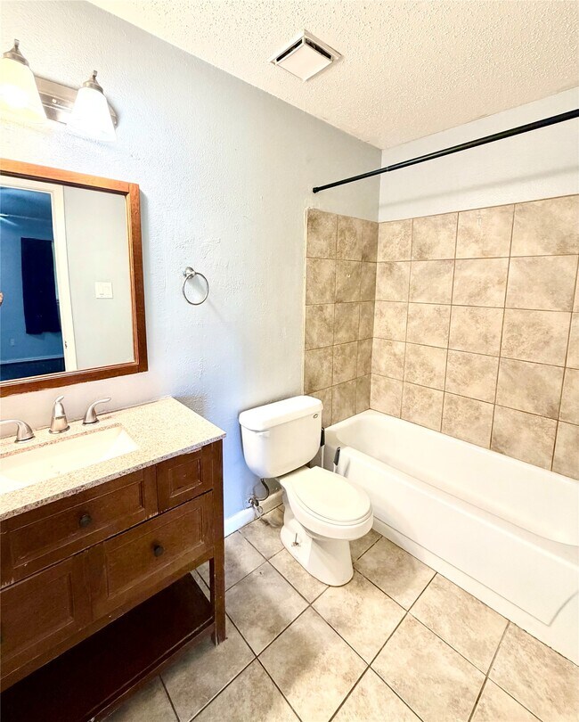 Building Photo - 7402 Alegria Dr
