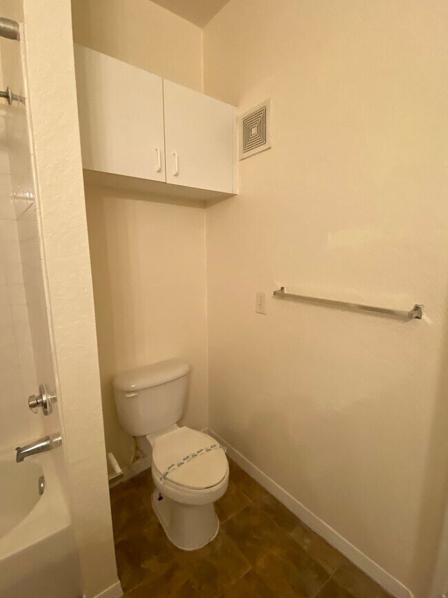 Building Photo - Condo for rent