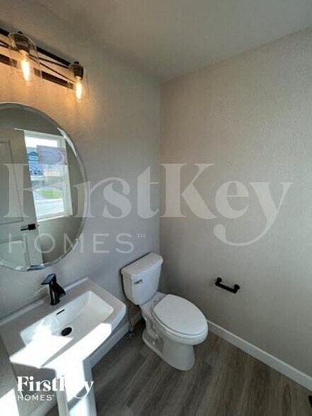 Building Photo - 10190 Luneth Dr