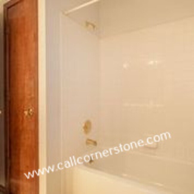 Building Photo - 630 Fernglen Ct