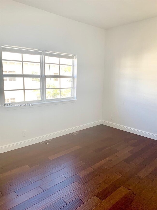 Building Photo - 218 SW 6th Pl