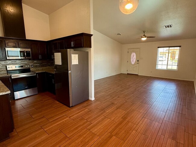 Building Photo - 4 Bedroom Home in San Luis AZ. with Fenced Lot and Landcaping