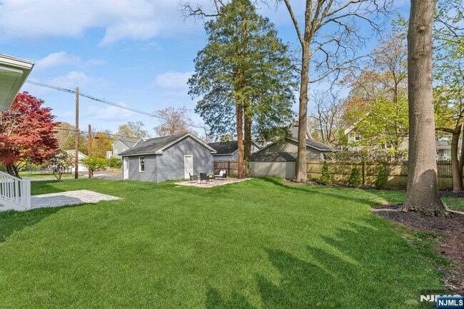 Building Photo - 648 East St