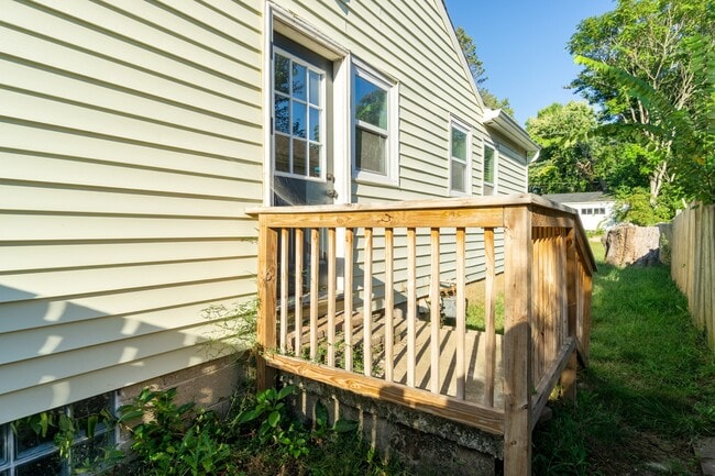 Building Photo - 5017 Indianola Ave