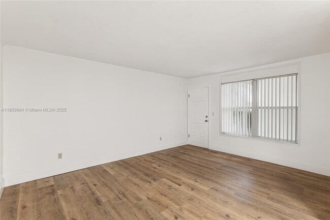Building Photo - 255 Sunrise Dr