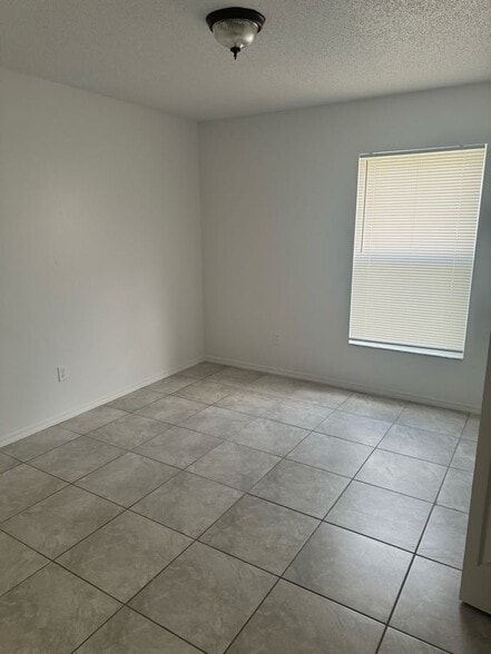 Building Photo - 2161 Jessa Dr