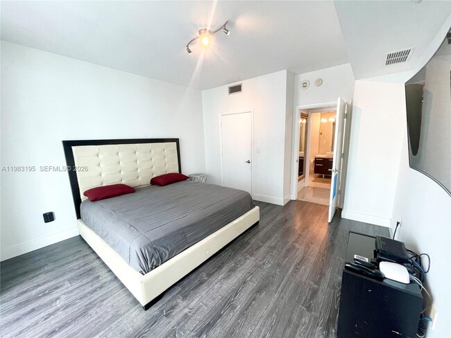 Building Photo - 253 NE 2nd St