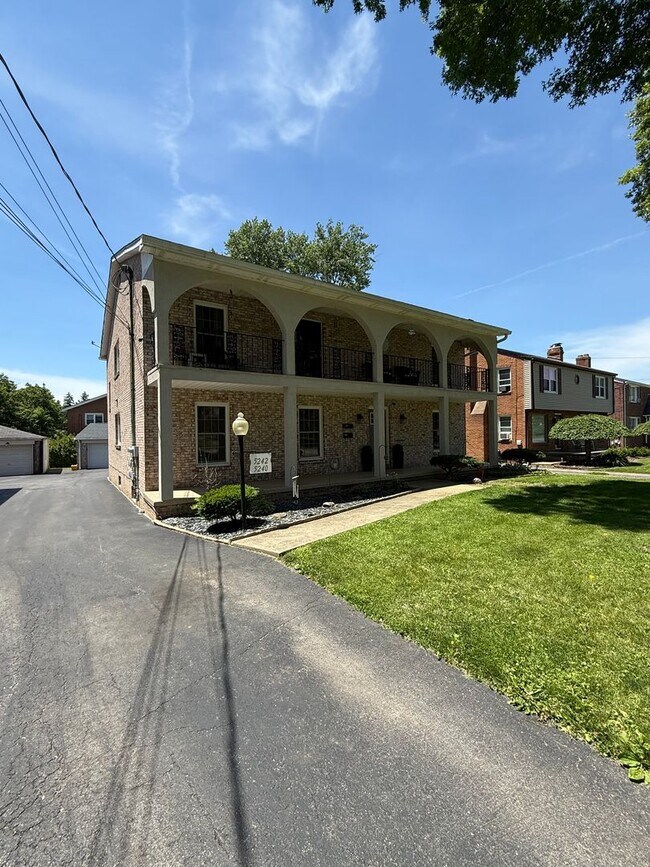 Building Photo - 5240-5242-5242 Old Oxford Ln