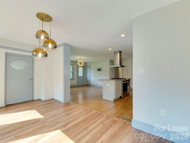 Building Photo - 3921 Sheffield Dr