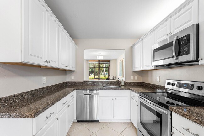 Building Photo - 816 Windermere Way