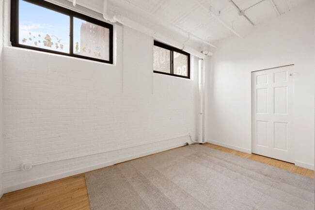 Building Photo - 5 White St