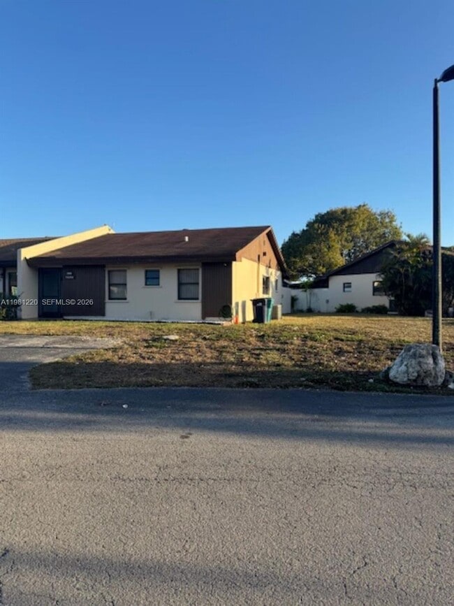 Building Photo - 4929 SW 139th Ct