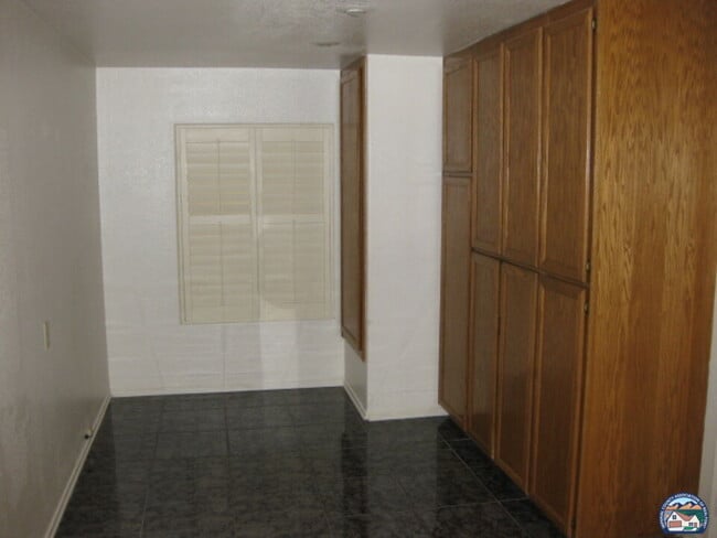 Building Photo - 2442 Vine St