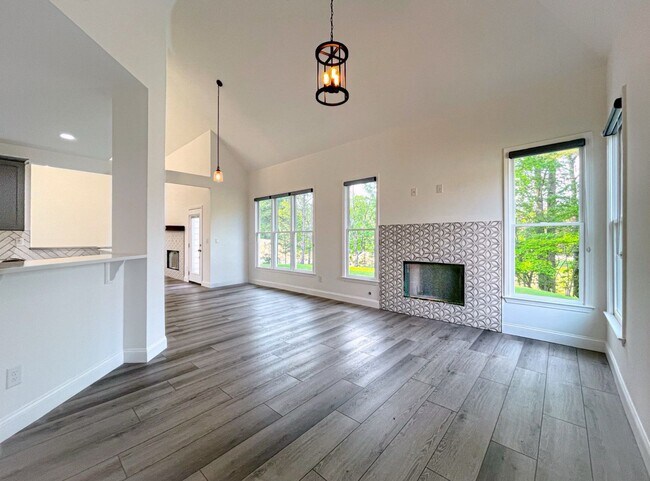 Building Photo - Newer Construction Farmhouse Style Home!