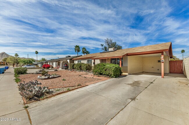 Building Photo - 3234 E Friess Dr