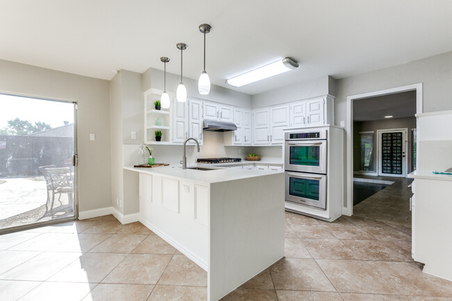 Kitchen updated 2024 - 3609 Candelaria Dr