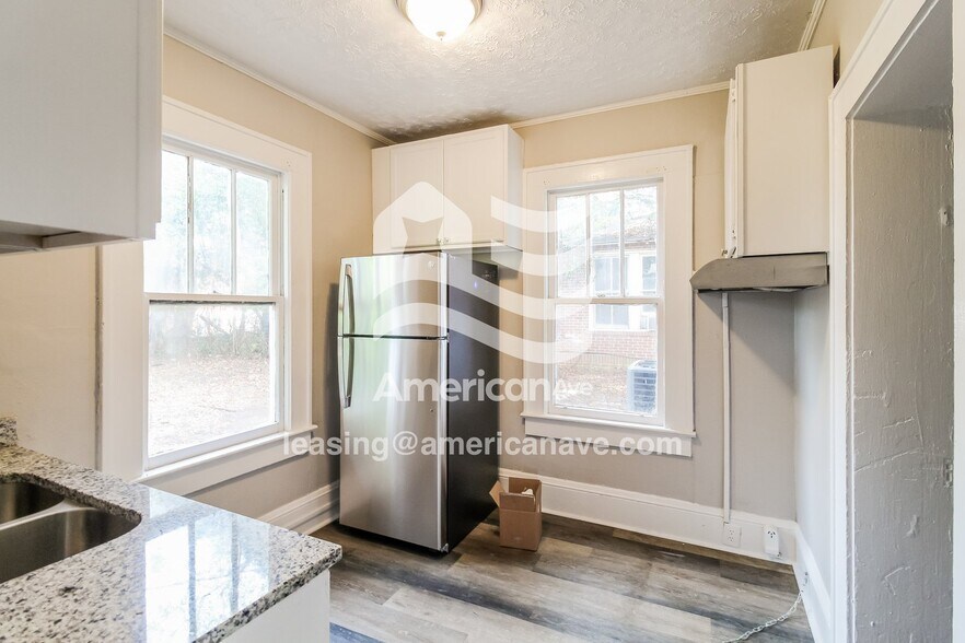 Building Photo - 2795 Cherry Ave