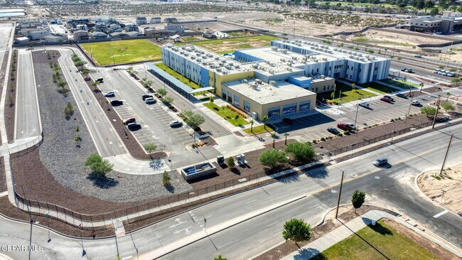 Building Photo - 13740 Villa Vista Ave