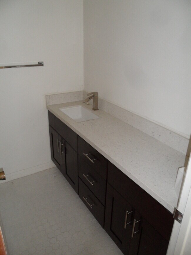 Building Photo - 5008 W 58th Pl