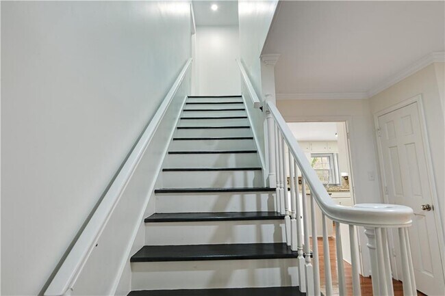 Building Photo - 4711 Nutmeg Way SW