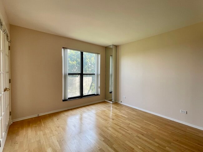 Building Photo - 511 Aurora Ave