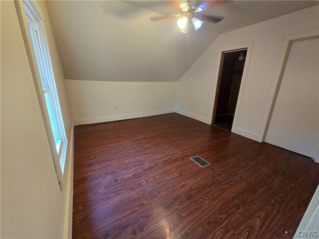 Building Photo - 322 Spring St