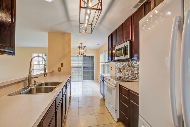 Building Photo - 202 Seneca River Dr