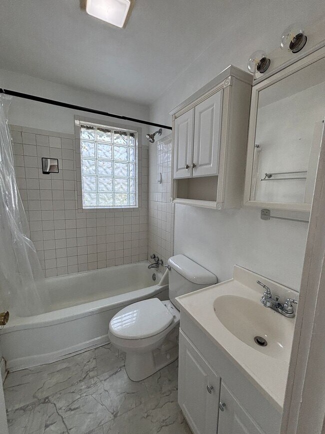 Building Photo - 950 Morgan Ave SE