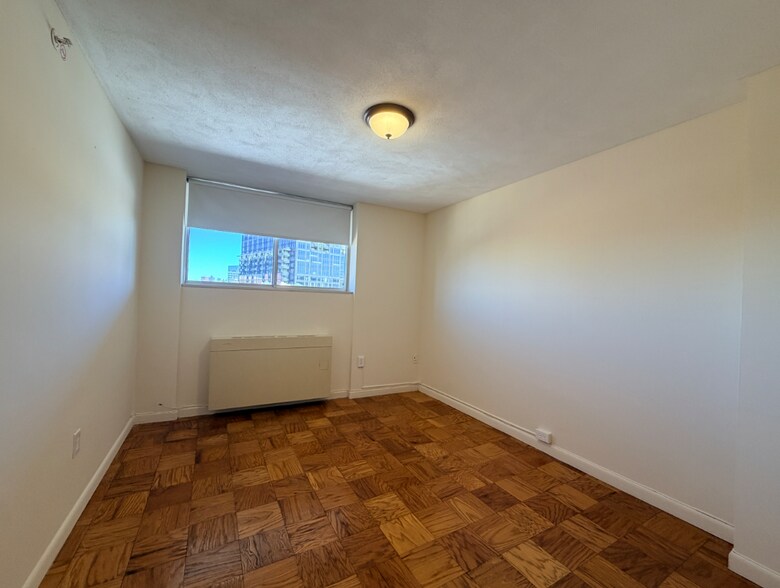 Building Photo - 16 Monmouth Ct