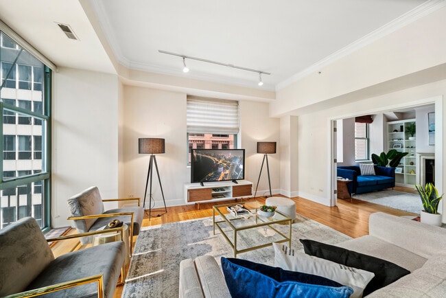 Building Photo - 165 N Canal St