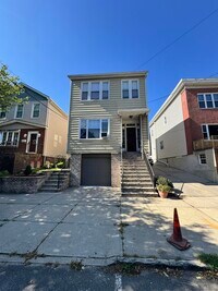 Building Photo - 70 W 37th St