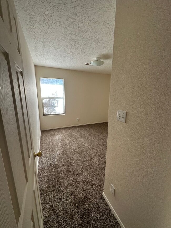 Building Photo - 1801 Regency Park Rd SE