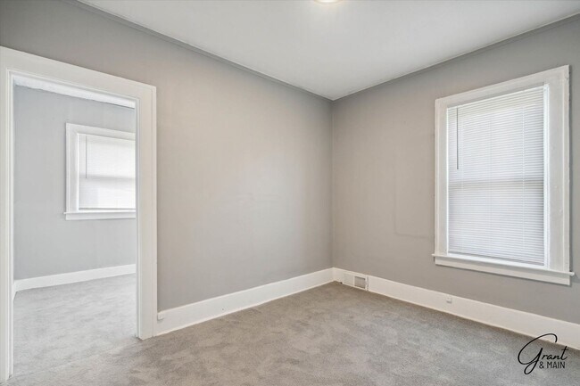 Building Photo - 3813 W Euclid St