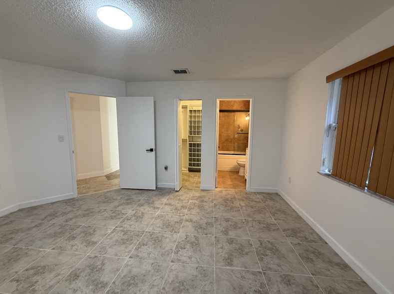 main bedroom - 1644 Jackson St