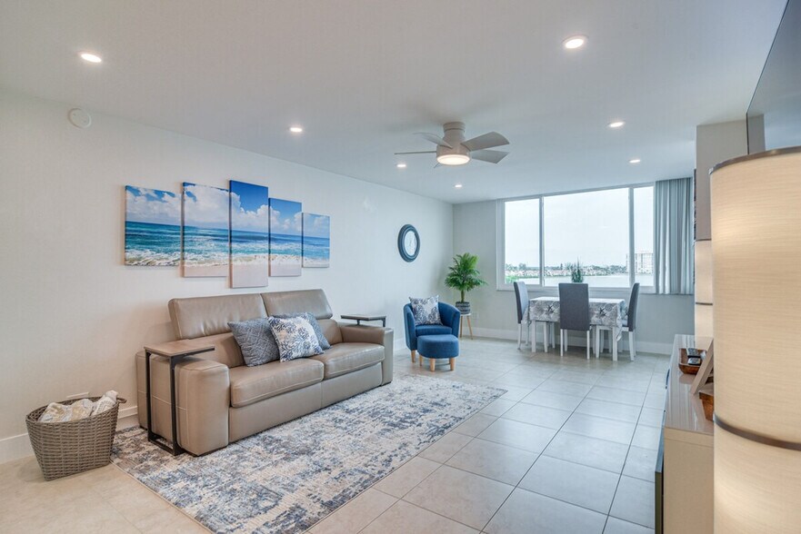Building Photo - 6260 Palma Del Mar Blvd S