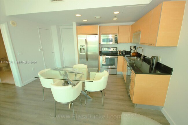 Building Photo - 950 Brickell Bay Dr