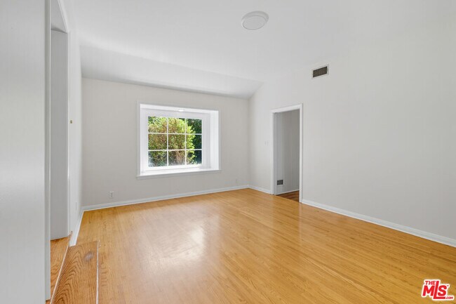 Building Photo - 4909 Morse Ave