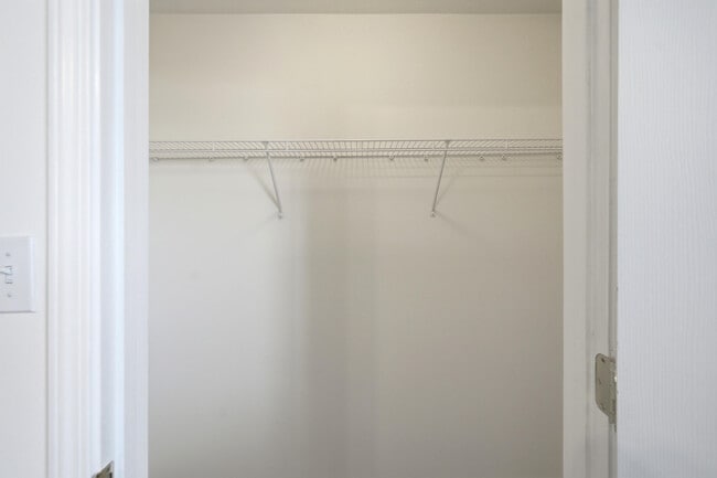 Building Photo - 2401 Northampton Dr