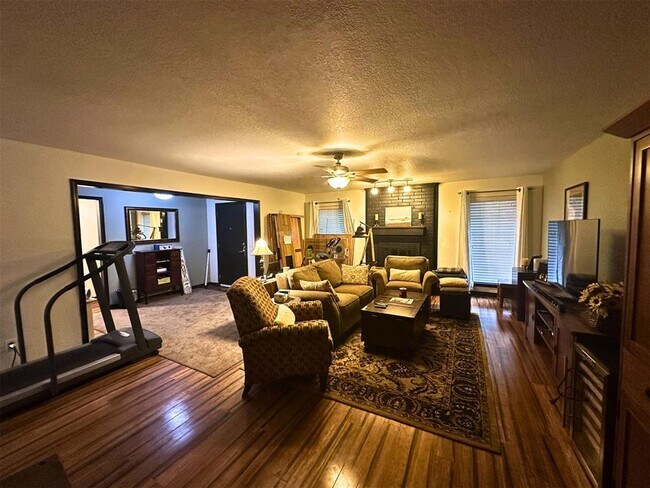 Building Photo - 6913 N Spinnaker Ln
