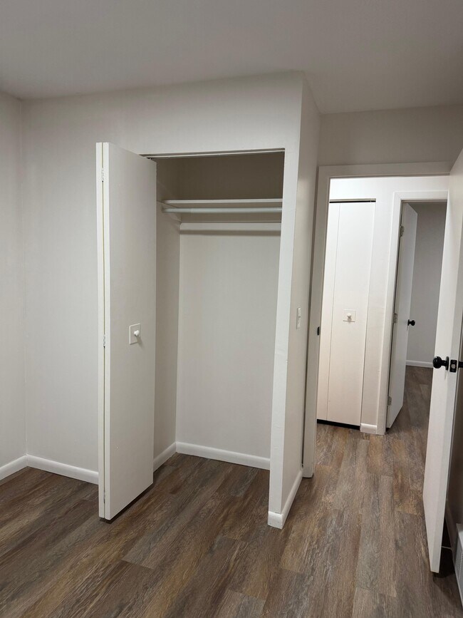 Building Photo - 6686 Deer Ct