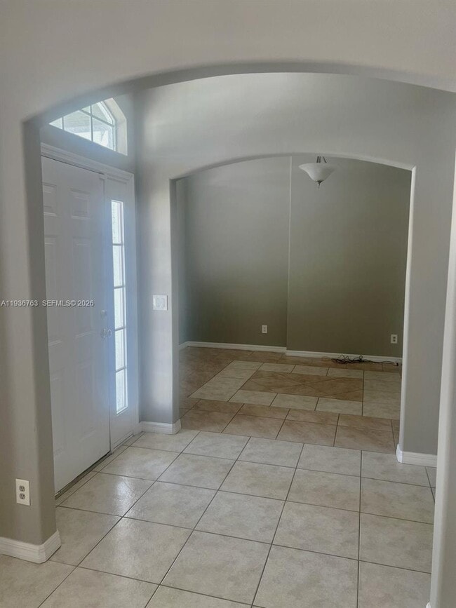 Building Photo - 2050 SE Franciscan St