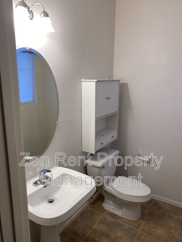 Building Photo - 1320 S Providence Cir