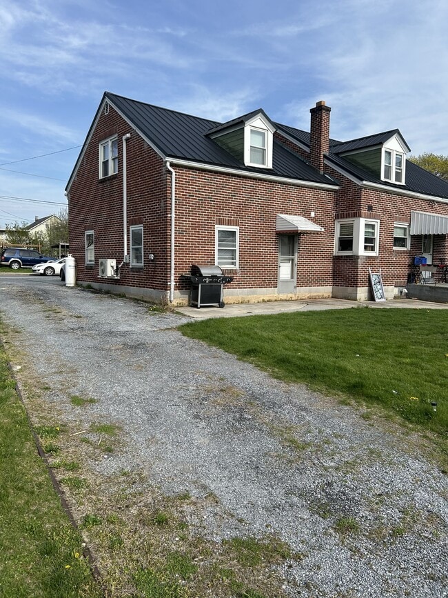 Building Photo - 49 S Mill St