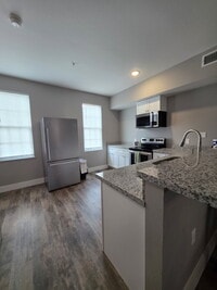 Building Photo - TDY & Cruisers Welcome