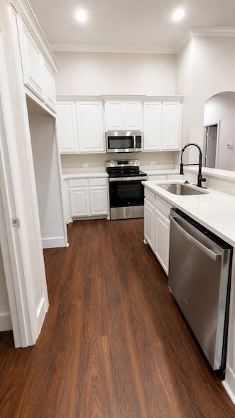 Building Photo - 5691 Orchard Pkwy