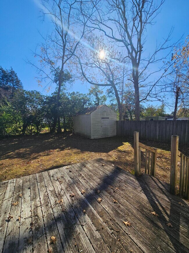 Building Photo - 418 Palm Dr S